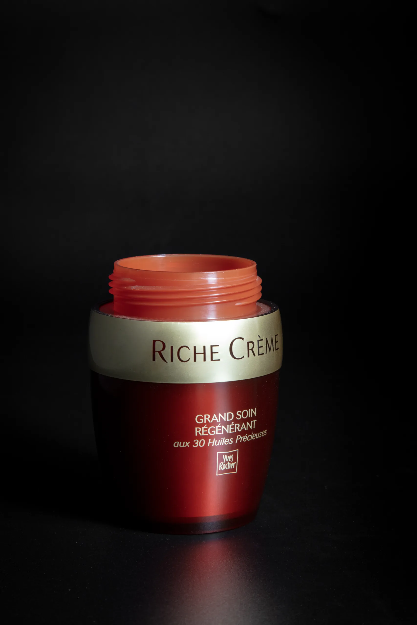 Matte gold foil band on a skincare jar